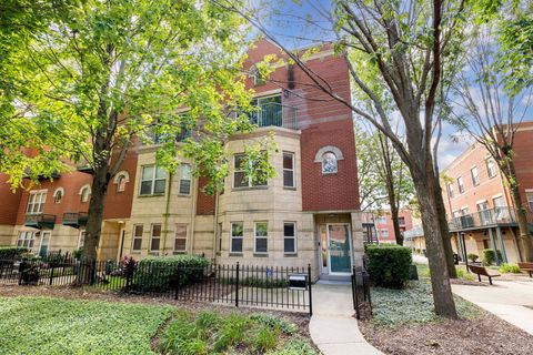 Photo of 4530 S Woodlawn Avenue #101, Chicago, IL 60653 (MLS # 12488060)