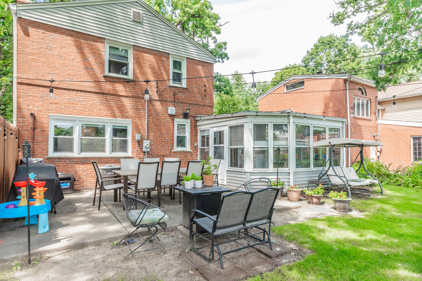 Chicago, Illinois 60655, United States, 2 Bedrooms Bedrooms, ,2 BathroomsBathrooms,Residential,Active,232475