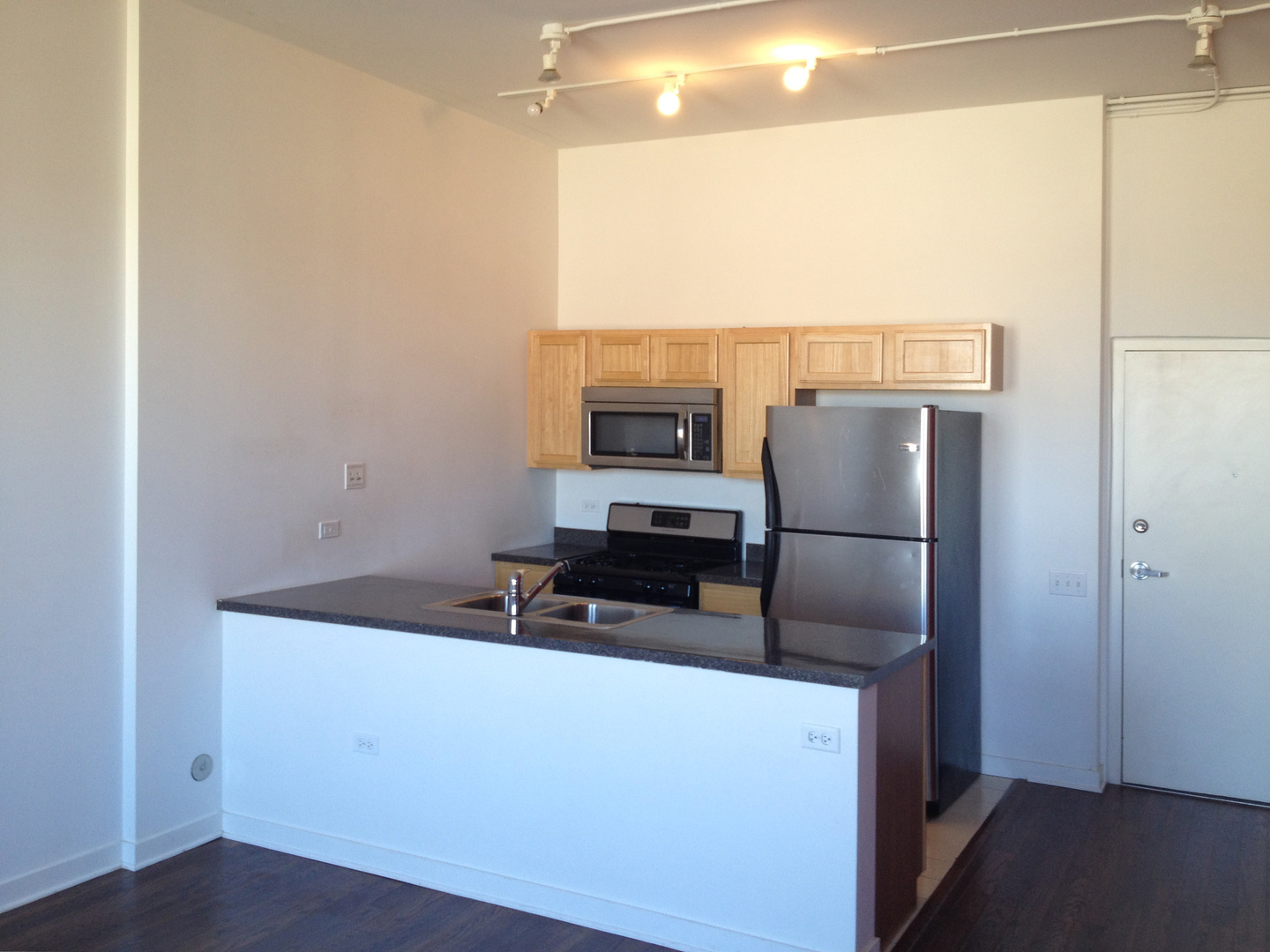 4015 N Milwaukee Avenue 214