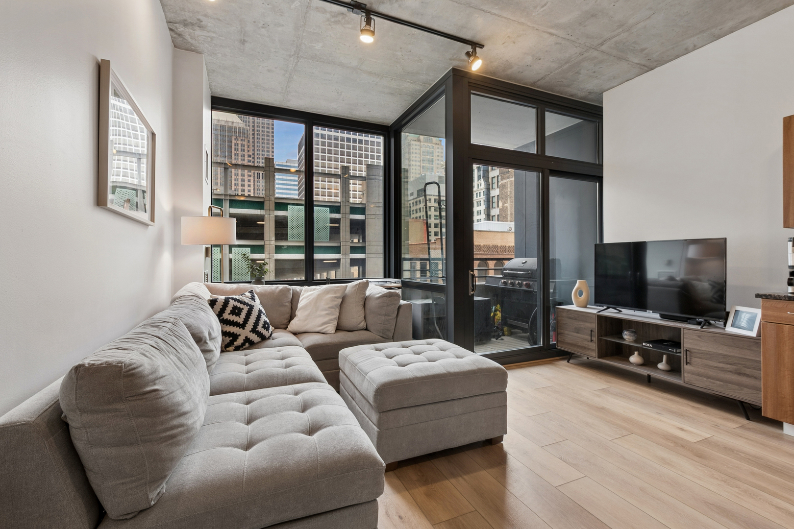 235 W Van Buren Street 1419