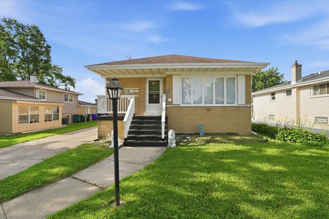 Photo of 146 W 27th Place, Chicago Heights, IL 60411 (MLS # 12755690)