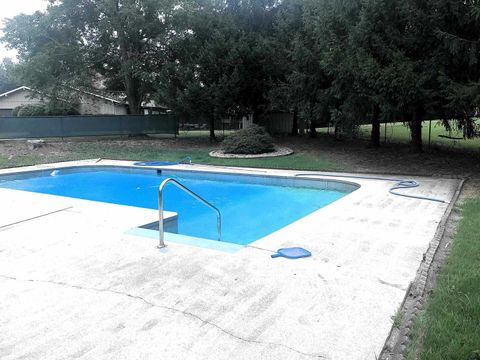 Tiny photo for 317 S Lu Ct Court, Carbondale, IL 62901 (MLS # 100000199)