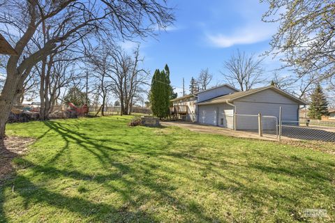 Tiny photo for 351 Catherine Street, Aurora, IL 60505 (MLS # 12613153)