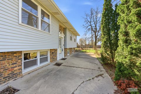 Tiny photo for 351 Catherine Street, Aurora, IL 60505 (MLS # 12613153)