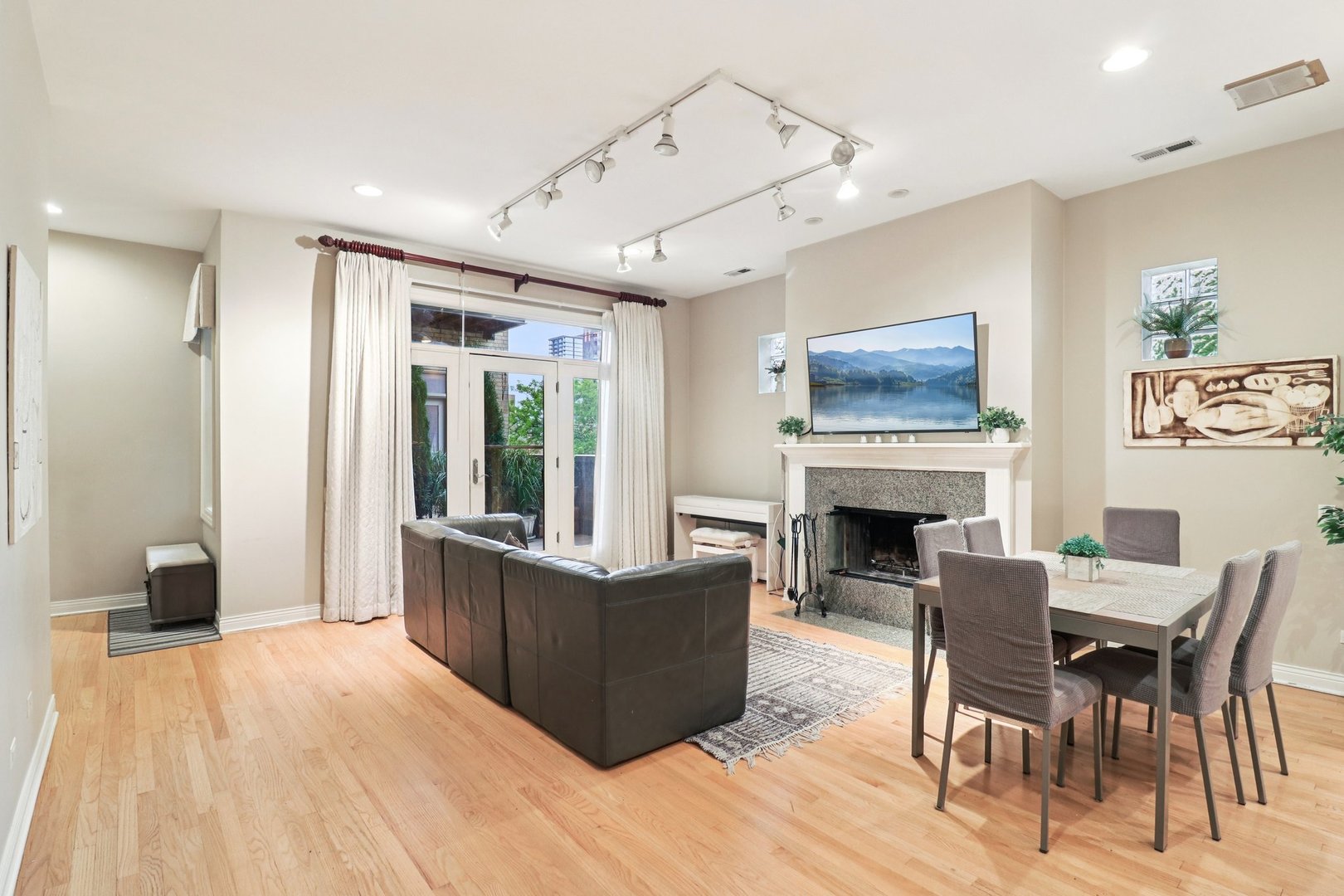 1347 W Washington Boulevard 2D