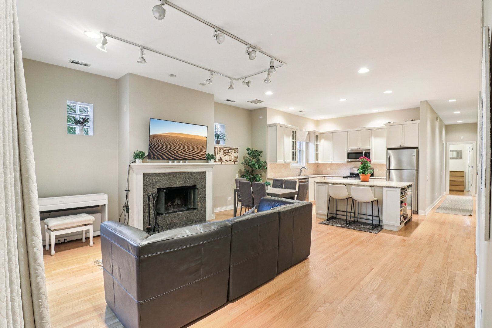 1347 W Washington Boulevard 2D