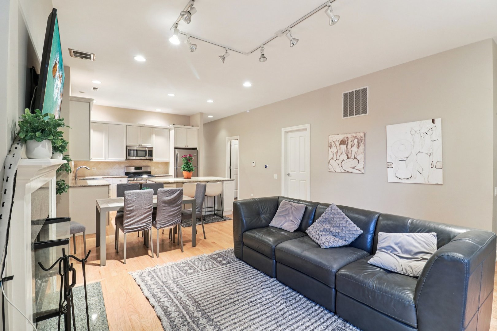 1347 W Washington Boulevard 2D