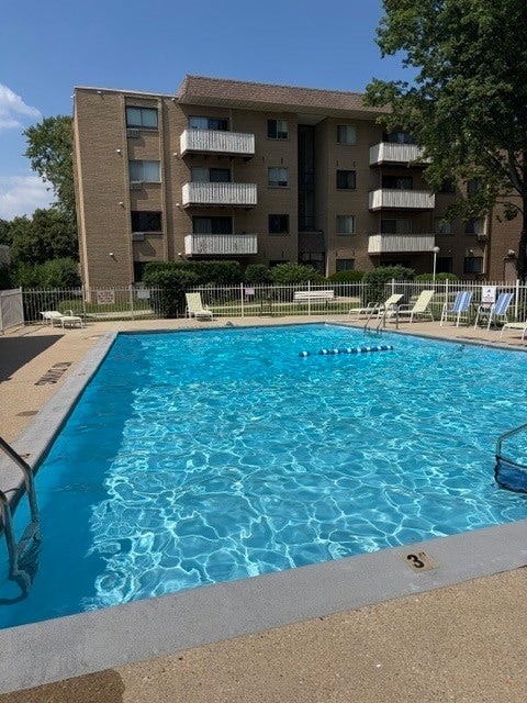 Tiny photo for 290 N Westgate Road #100, Mount Prospect, IL 60056 (MLS # 12782272)
