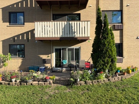 Tiny photo for 290 N Westgate Road #100, Mount Prospect, IL 60056 (MLS # 12782272)