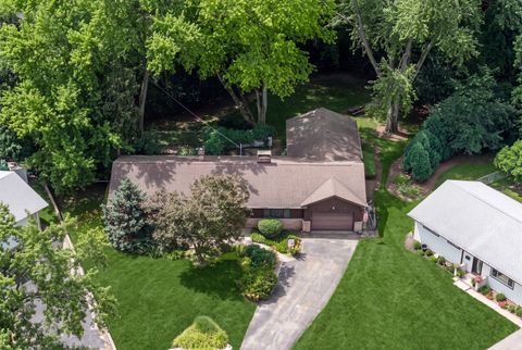 Tiny photo for 10 Hollycourt Terrace, Lake Zurich, IL 60047 (MLS # 12704100)