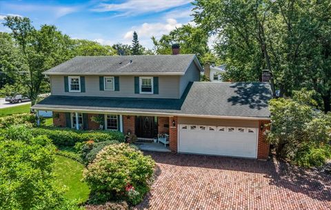 Photo of 401 69th Street, Darien, IL 60561 (MLS # 12540139)