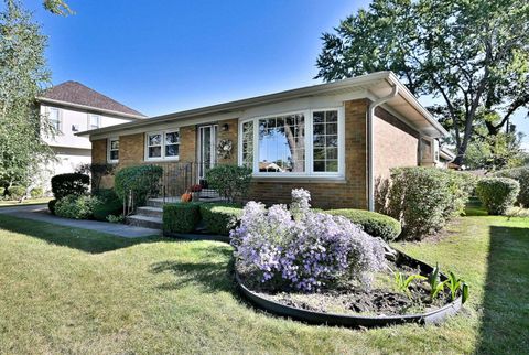 Tiny photo for 1105 S Fern Drive, Mount Prospect, IL 60056 (MLS # 12493134)
