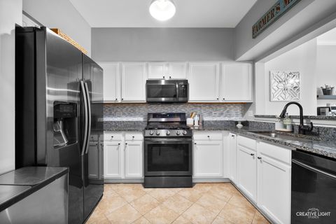 Tiny photo for 1961 MISTY RIDGE Lane, Aurora, IL 60503 (MLS # 12439134)