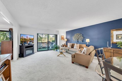 Tiny photo for 690 Chandler Road #102, Gurnee, IL 60031 (MLS # 12488530)