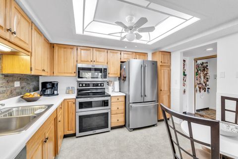 Tiny photo for 690 Chandler Road #102, Gurnee, IL 60031 (MLS # 12488530)