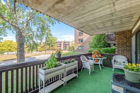 Tiny photo for 690 Chandler Road #102, Gurnee, IL 60031 (MLS # 12488530)