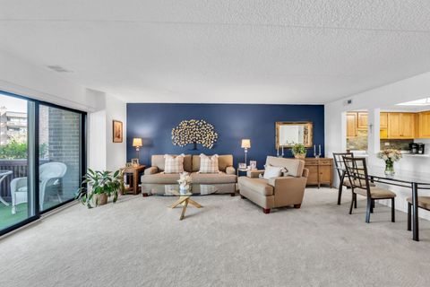Tiny photo for 690 Chandler Road #102, Gurnee, IL 60031 (MLS # 12488530)