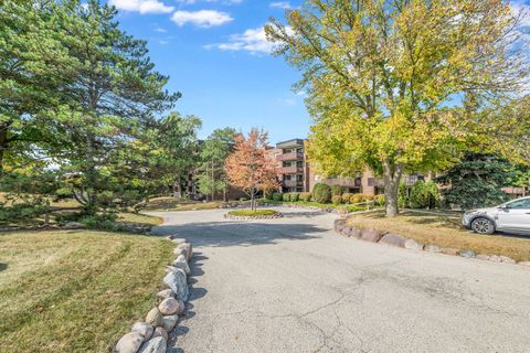 Tiny photo for 690 Chandler Road #102, Gurnee, IL 60031 (MLS # 12488530)