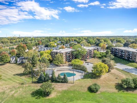 Tiny photo for 690 Chandler Road #102, Gurnee, IL 60031 (MLS # 12488530)