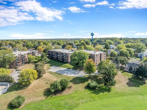 Tiny photo for 690 Chandler Road #102, Gurnee, IL 60031 (MLS # 12488530)