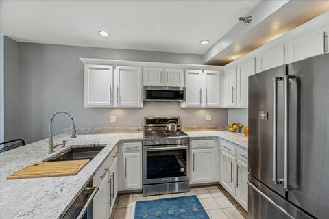 Tiny photo for 6238 26th Street #502, Berwyn, IL 60402 (MLS # 12508166)