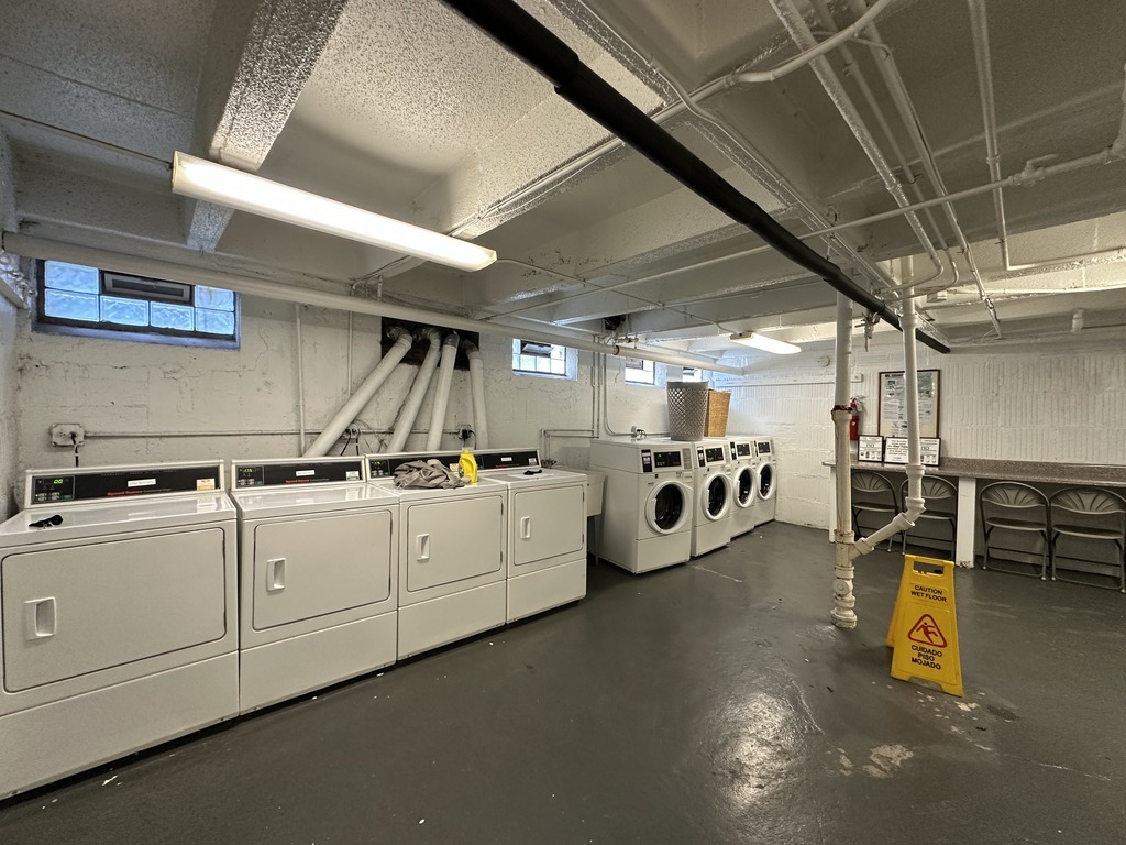 661 W Sheridan Road 605