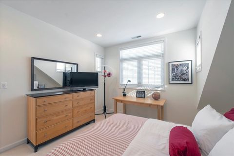 Tiny photo for 635 Melrose Avenue, Kenilworth, IL 60043 (MLS # 12565185)