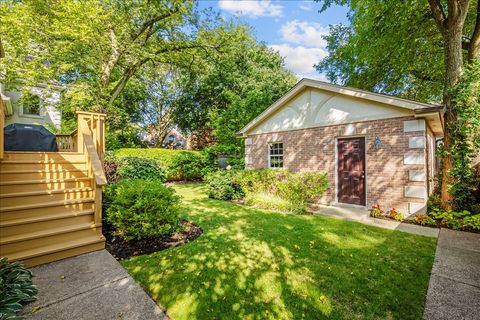 Tiny photo for 635 Melrose Avenue, Kenilworth, IL 60043 (MLS # 12565185)