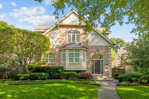 Photo of 635 Melrose Avenue, Kenilworth, IL 60043 (MLS # 12565185)