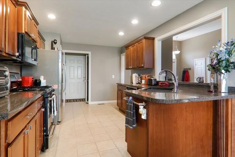 Tiny photo for 2219 Bracebridge Road, Bloomington, IL 61705 (MLS # 12605995)