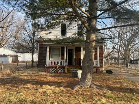Photo of 809 W Columbia Street, Danville, IL 61832 (MLS # 12312545)