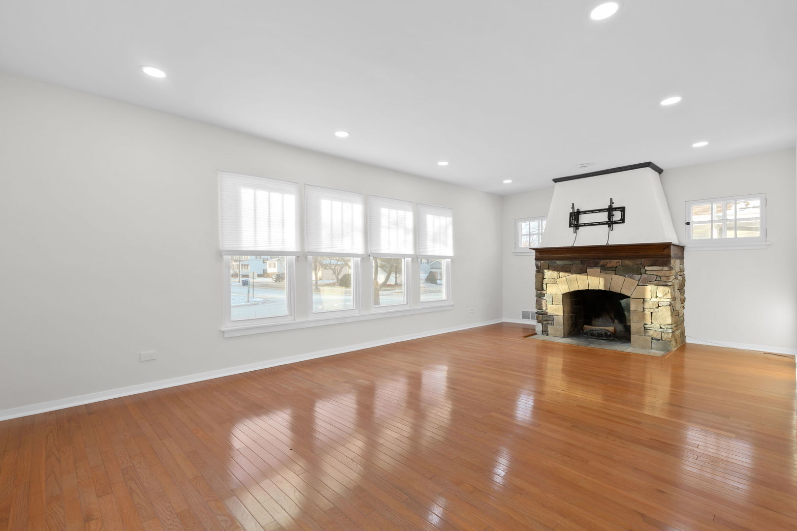 405 S Gilbert Avenue S