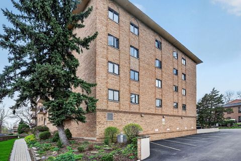 Tiny photo for Glen Ellyn, IL 60137 (MLS # 12618705)