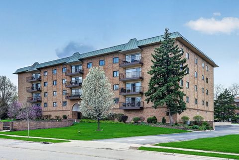 Tiny photo for Glen Ellyn, IL 60137 (MLS # 12618705)