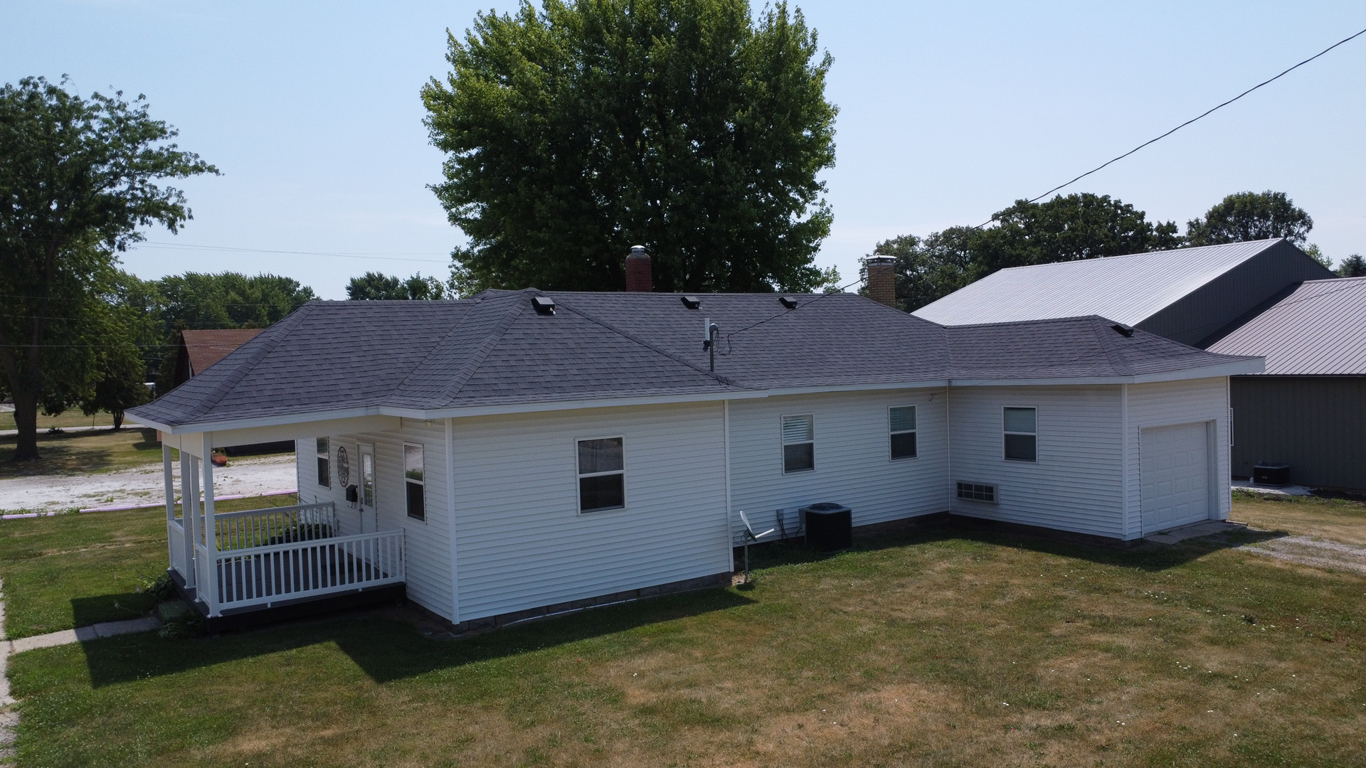 100 E Lyle Street