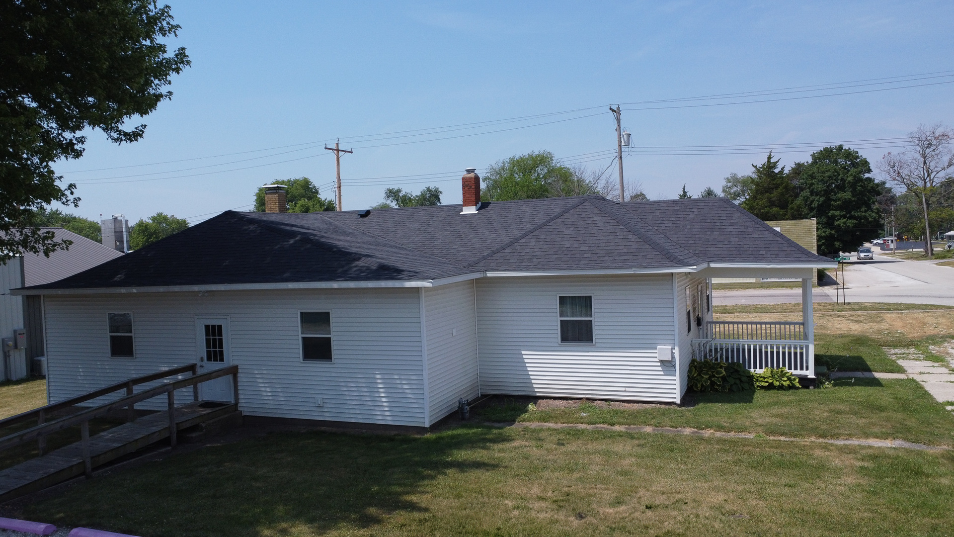 100 E Lyle Street