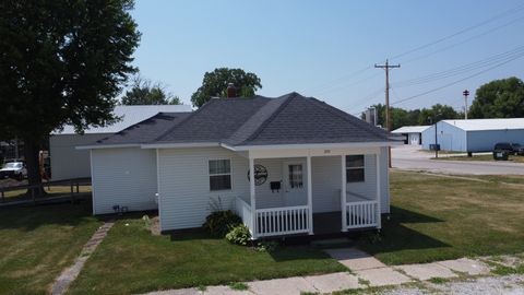 Tiny photo for 100 E Lyle Street, Milford, IL 60953 (MLS # 12412440)