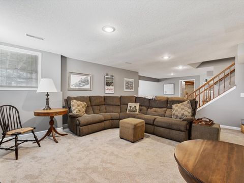 Tiny photo for 5355 Heather Glen Circle, Bettendorf, IA 52722 (MLS # 12599306)