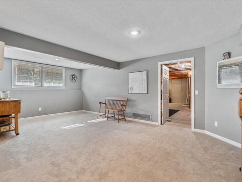 Tiny photo for 5355 Heather Glen Circle, Bettendorf, IA 52722 (MLS # 12599306)