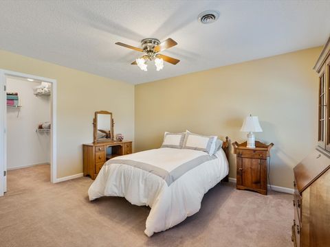 Tiny photo for 5355 Heather Glen Circle, Bettendorf, IA 52722 (MLS # 12599306)