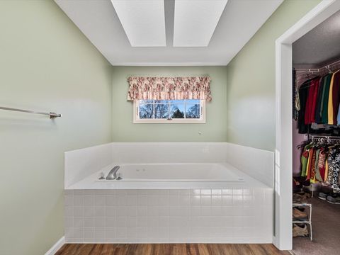 Tiny photo for 5355 Heather Glen Circle, Bettendorf, IA 52722 (MLS # 12599306)