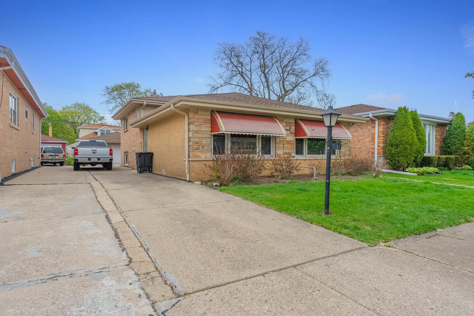 7059 N Ottawa Avenue