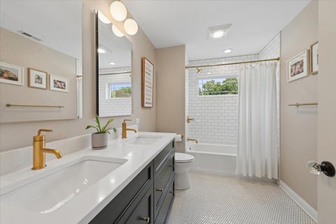 Tiny photo for 4929 N Fairfield Avenue, Chicago, IL 60625 (MLS # 12752641)