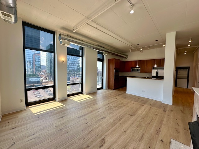 740 W Fulton Street 801