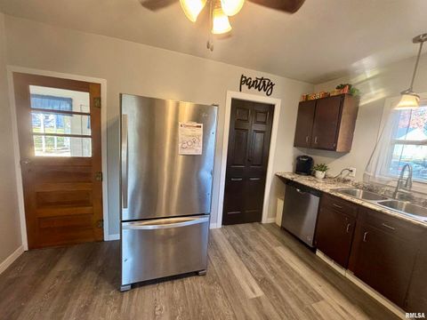 Tiny photo for 202 W APPLE Street, Maquoketa, IA 52060 (MLS # QC4269181)