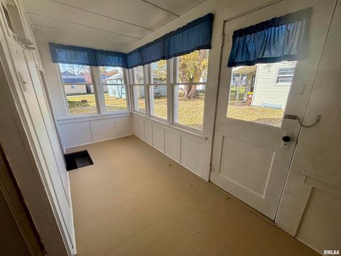 Tiny photo for 202 W APPLE Street, Maquoketa, IA 52060 (MLS # QC4269181)