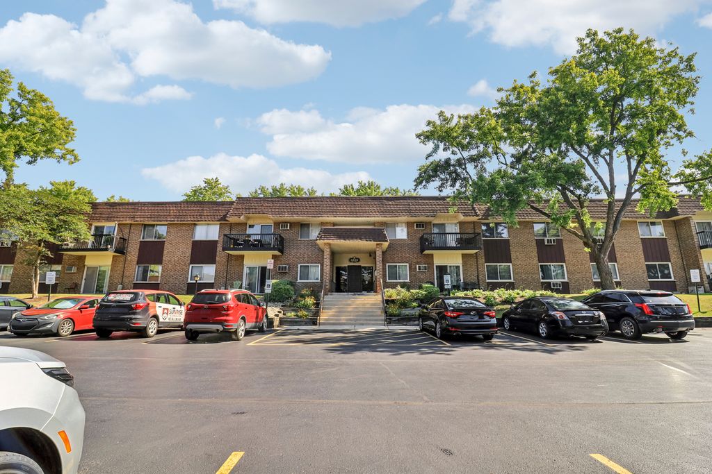 Photo for 3435 83rd Street #C18, Woodridge, IL 60517 (MLS # 12471939)