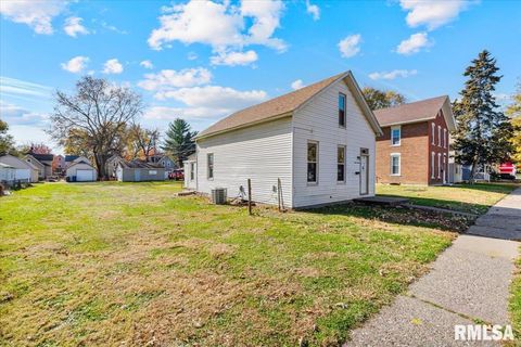 Tiny photo for 2011 W 2ND Street, Davenport, IA 52802 (MLS # QC4269385)