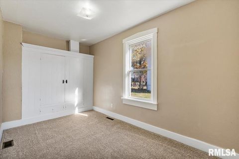 Tiny photo for 2011 W 2ND Street, Davenport, IA 52802 (MLS # QC4269385)