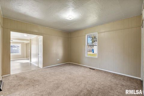 Tiny photo for 2011 W 2ND Street, Davenport, IA 52802 (MLS # QC4269385)